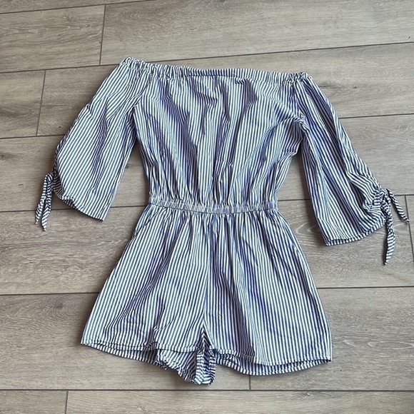 AQUA Striped Off The Shoulder Cotton Toe Sleeve Romper Small - Picture 2 of 6
